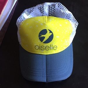 Oiselle runner trucker